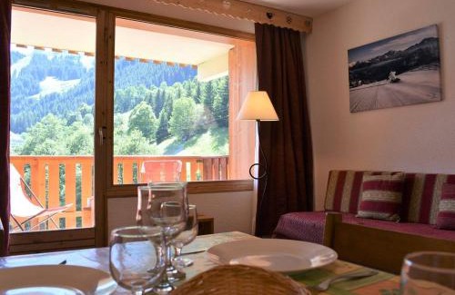 Meribel Centre Apartment | Studio cosy avec balcon, à 150m des pistes et commerces, Méribel - FR-1-180-385