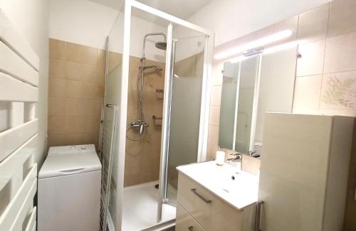 Aix-les-Bains City Center Apartment | Studio cosy avec parking privé, au centre, proche thermes et lac - FR-1-555-20