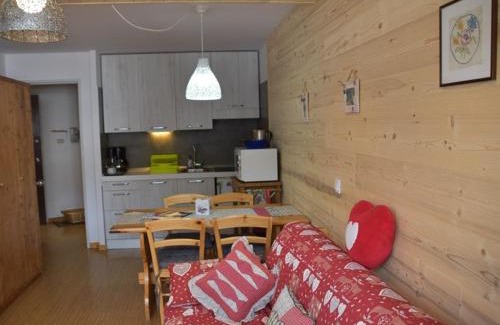 Montgenevre Apartment | Studio cosy pour 4 pers avec balcon, parking et animaux acceptés à Montgenèvre - FR-1-266-72