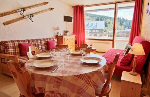 Chamrousse Apartment | Studio cosy pour 4 pers à Chamrousse, balcon sud près des pistes - FR-1-340-209