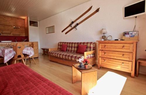 Chamrousse Apartment | Studio cosy pour 4 pers à Chamrousse, balcon sud près des pistes - FR-1-340-209