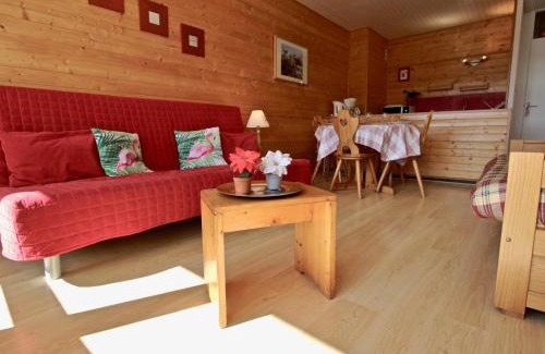 Chamrousse Apartment | Studio cosy pour 4 pers à Chamrousse, balcon sud près des pistes - FR-1-340-209