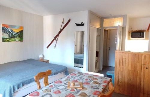 Brides-les-Bains Apartment | Studio cosy pour 2 au centre de Brides-les-Bains, proche thermes et télécabine - FR-1-512-107
