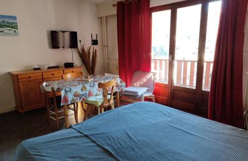Brides-les-Bains Apartment | Studio cosy pour 2 au centre de Brides-les-Bains, proche thermes et télécabine - FR-1-512-107