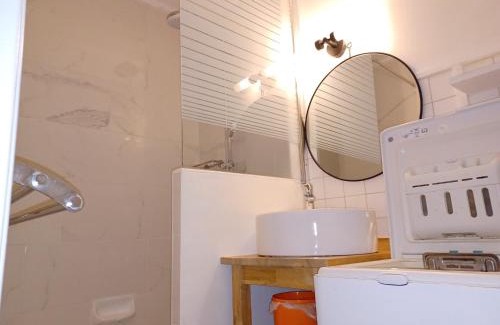 Brides-les-Bains Apartment | Studio cosy pour 2 au centre de Brides-les-Bains, proche thermes et télécabine - FR-1-512-107