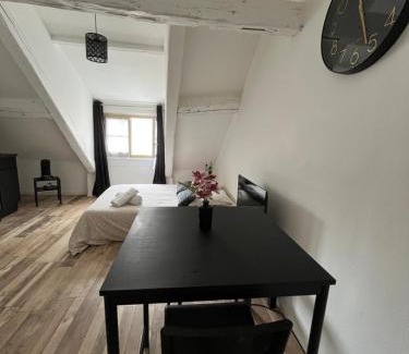 Bourgogne Apartment | Studio cosy tout confort proche Cathédrale dans rue calme