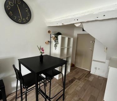 Bourgogne Apartment | Studio cosy tout confort proche Cathédrale dans rue calme