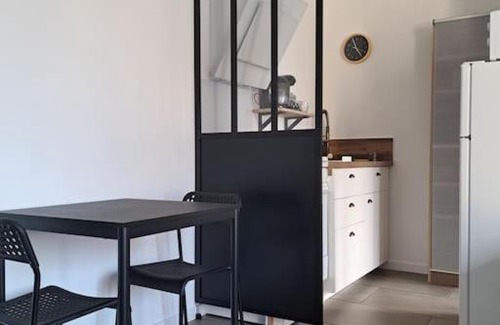 Serezin-du-Rhone Apartment | Studio dans maison avec jardin et balcon, au calme