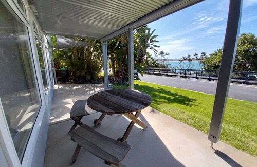 Woolgoolga Apartment | Studio-Dolphin's Moon on Pollack