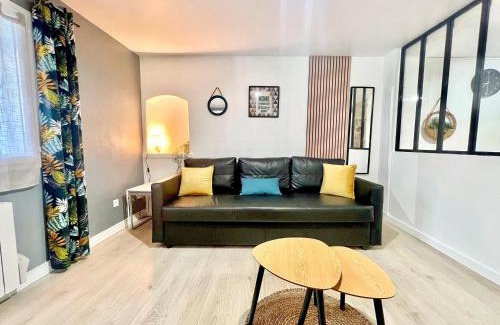 Istres Apartment | Studio du Clocher - Centre Historique, Cosy, Wifi, 2 personnes