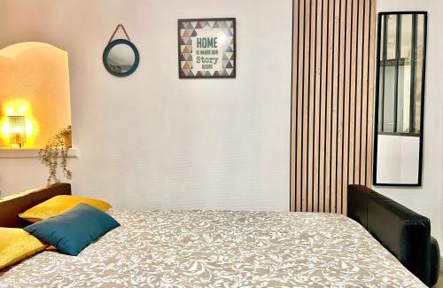 Istres Apartment | Studio du Clocher - Centre Historique, Cosy, Wifi, 2 personnes