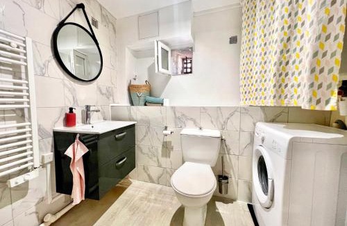 Istres Apartment | Studio du Clocher - Centre Historique, Cosy, Wifi, 2 personnes