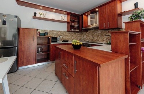 Alikanas Apartment | Studio 'Eleni's Top Floor' with Shared Pool, Wi-Fi and Air Conditioning