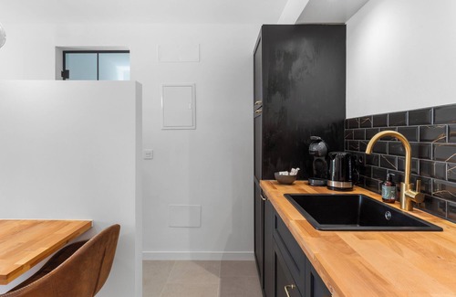 Tolox Apartment | Studio 'Finca Del Silencio Casita Carajillo' with Mountain View, Wi-Fi and Air Conditioning