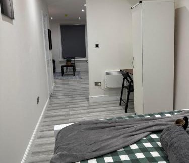 Ealing Apartment | Studio flat in London