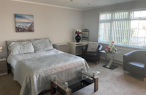 Solihull Apartment | studio flat near NEC, Solihull & Airport. Short & Long stay Contractors HS2, NHS