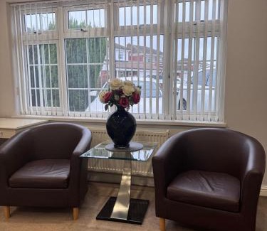 Solihull Apartment | studio flat near NEC, Solihull & Airport. Short & Long stay Contractors HS2, NHS