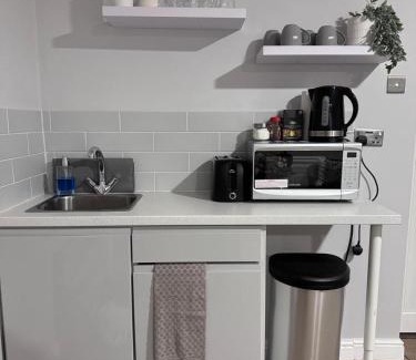 Solihull Apartment | studio flat near NEC, Solihull & Airport. Short & Long stay Contractors HS2, NHS