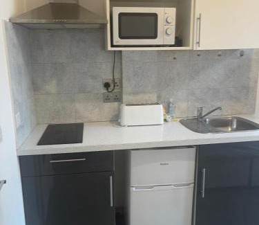 Shepherd's Bush Apartment | Studio Flat Near Westfield London