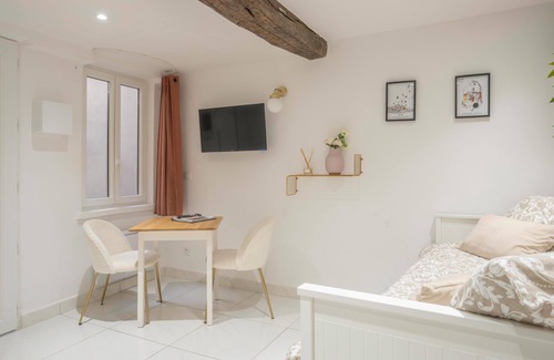 Grasse Apartment | Studio Floral - Near downtown theater