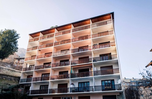 Brides-les-Bains Apartment | Studio for 2 in Brides-les-Bains - Central Location with Balcony & Parking