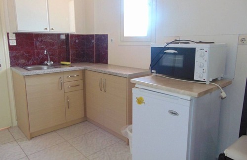 Vassilatika Apartment | Studio for 2 With shared Pool Within Easy Reach Of Beaches