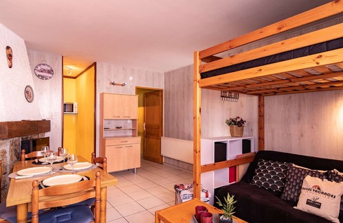 Pla d'Adet Apartment | Studio for 4 in Saint Lary Pla d'Adet with kitchen and TV