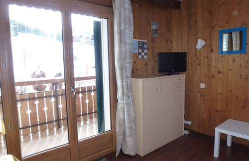 Les Gets Apartment | Studio for 4, Prime Ski Location, Balcony with Views, Wi-Fi, Pet-Friendly, Garage