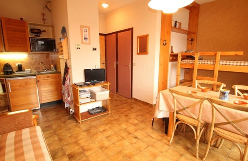 Les Carroz-d'Araches Apartment | Studio for 4 at the foot of the slopes, balcony, ski locker, TV