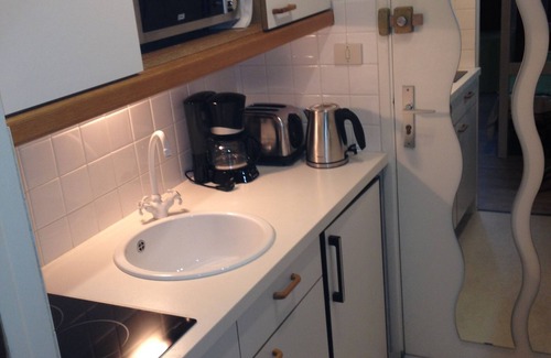 Besse-et-Saint-Anastaise Apartment | Studio in resort center