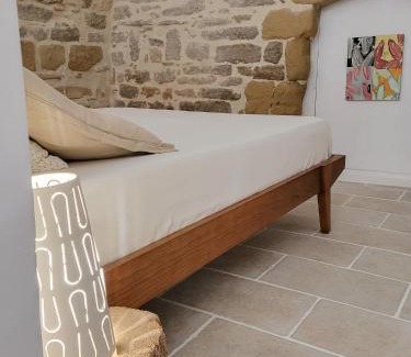 Montaren-et-Saint-Mediers Apartment | Studio Spacieux de Caractère