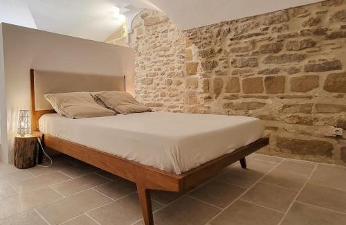Montaren-et-Saint-Mediers Apartment | Studio Spacieux de Caractère