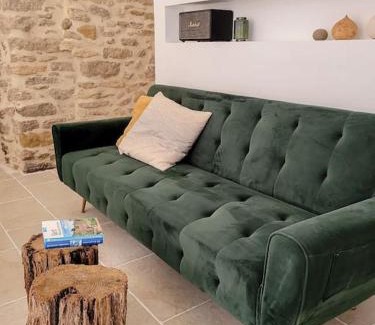 Montaren-et-Saint-Mediers Apartment | Studio Spacieux de Caractère