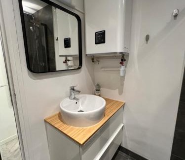La Grande-Motte Apartment | Studio Grey Stone - Parking gratuit - Clim