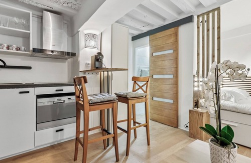 2nd Arrondissement Apartment | Studio Herold - Place de Victoires by B'Your Home