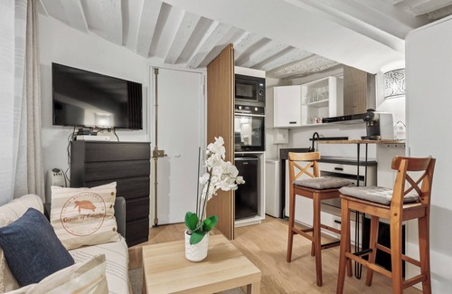 2nd Arrondissement Apartment | Studio Herold - Place de Victoires by B'Your Home
