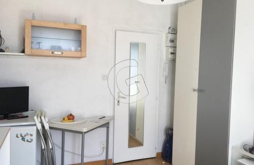 La Tranche-sur-Mer Apartment | Studio idéal au centre-ville de La Tranche-sur-Mer, à 80m de la plage, avec balcon et aperçu mer - FR-1-357-240