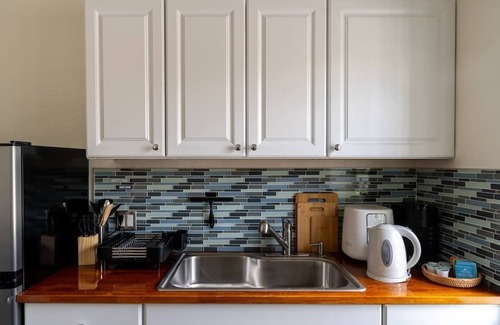 Beachwood Canyon Apartment | Studio in Beachwood Canyon