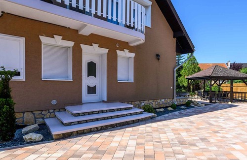 Buk Apartment | Studio in Birdland Villapark with air conditioning and Wi-Fi