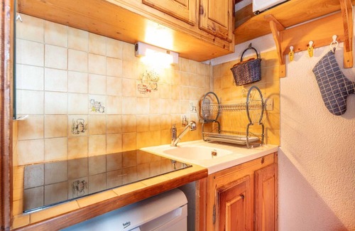Saint-Sorlin-d'Arves Apartment | Studio in Saint-Sorlin near Ski Slopes