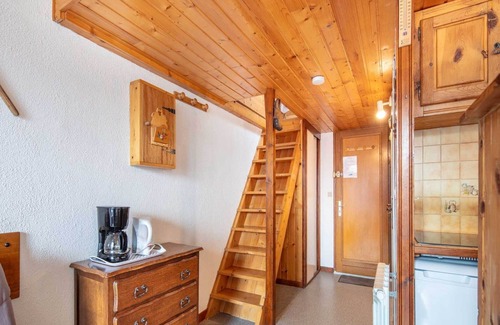 Saint-Sorlin-d'Arves Apartment | Studio in Saint-Sorlin near Ski Slopes