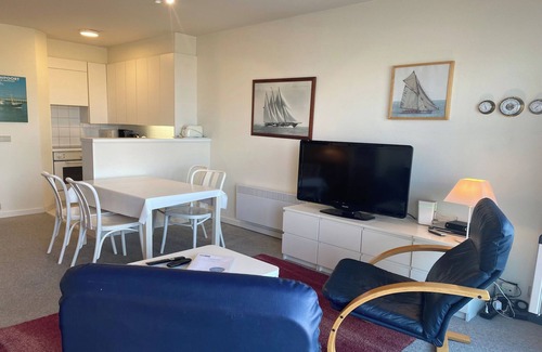 Nieuwpoort Apartment | Studio in Nieuwpoort with Stunning Sea Views