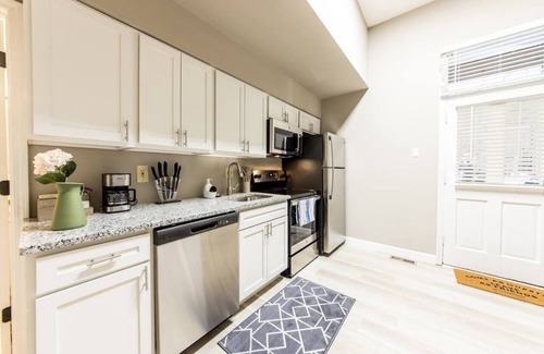 Soulard Apartment | Studio in Soulard - Massage + Reclining bed