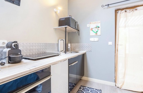 Guilvinec Apartment | Studio "L'Eclose Ty Du" with Private Terrace, Shared Garden and Wi-Fi