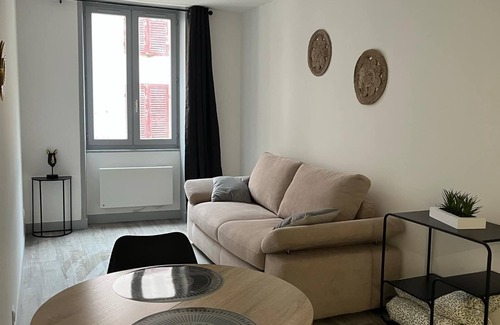 Saint-Laurent-sur-Saone Apartment | Studio "L'Escale 32