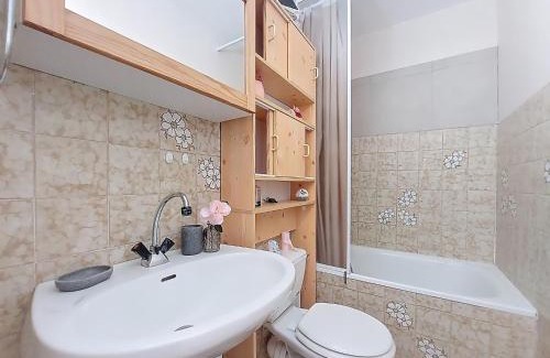 Le Grau-Du-Roi Apartment | Studio La Frégate-9 by Interhome