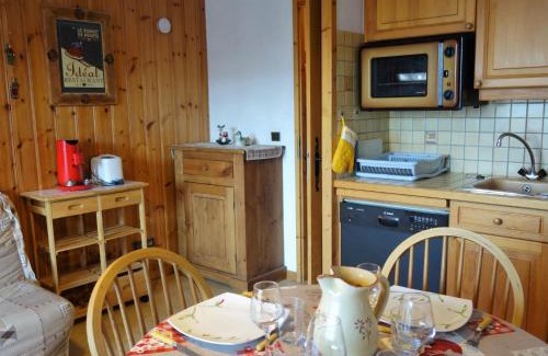 Saint-Gervais-les-Bains Apartment | Studio La pointe des Aravis 4 by Interhome