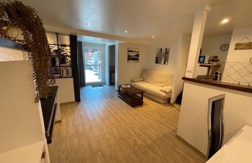 Laruns Apartment | Studio "La Grange - Laruns" with Private Terrace and Wi-Fi
