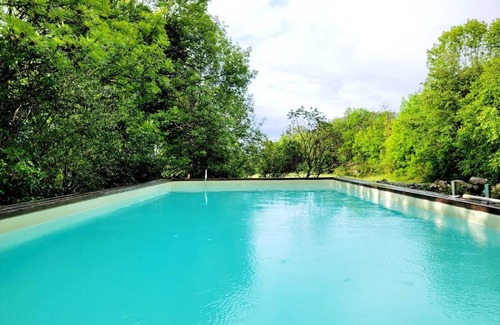 Sahorre Apartment | Studio Le "1", un séjour dans un parc verdoyant, au pied du Mont Canigou.