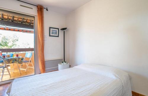 Saint-Cyr-sur-Mer Apartment | Studio Le Weekend by Interhome